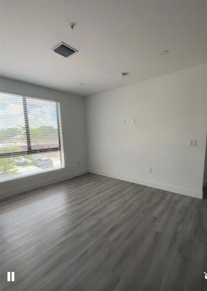 Building Photo - 859 E 24th St Unit 201 Rental