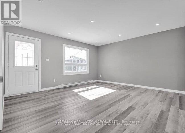 Photo - 123 New St