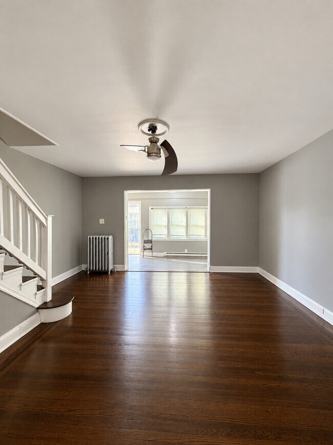 Photo - 6744 Linmore Ave