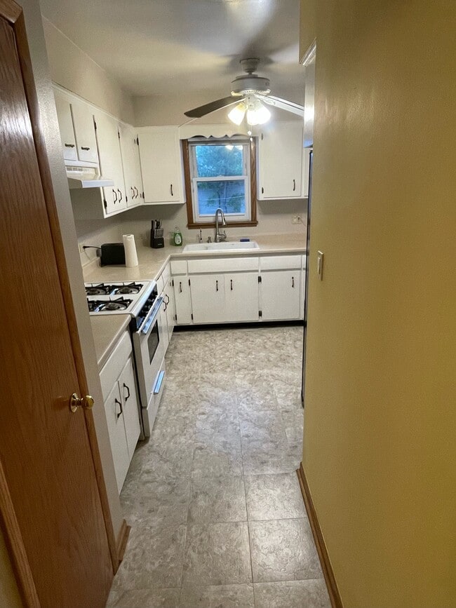 Photo - 5547 W Higgins Ave Unidad 2C
