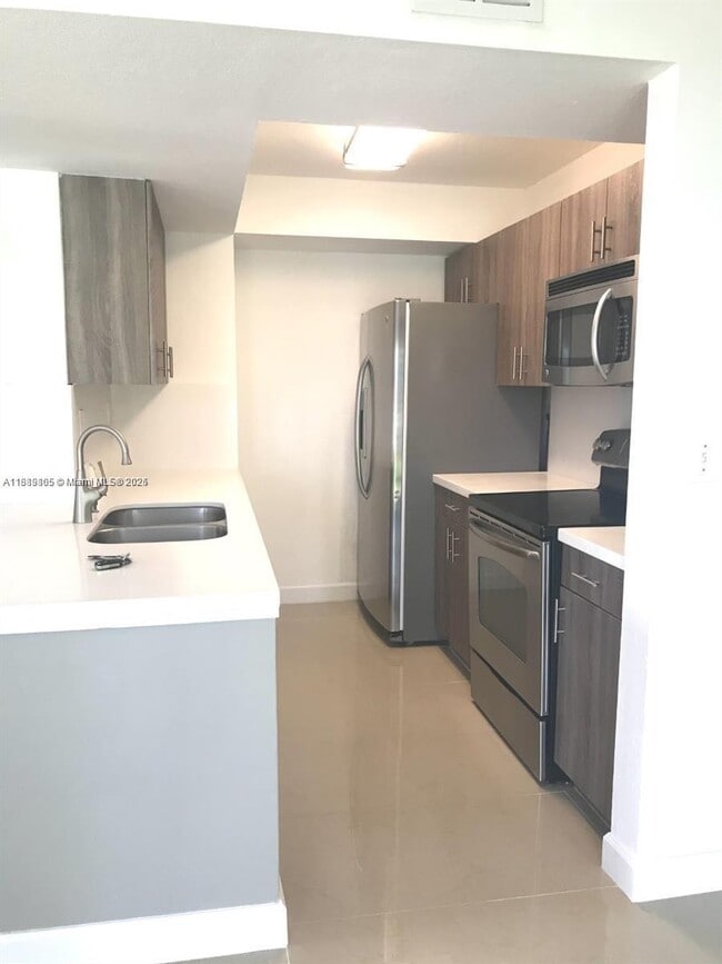Building Photo - 10691 SW 155th Pl Unit 1509