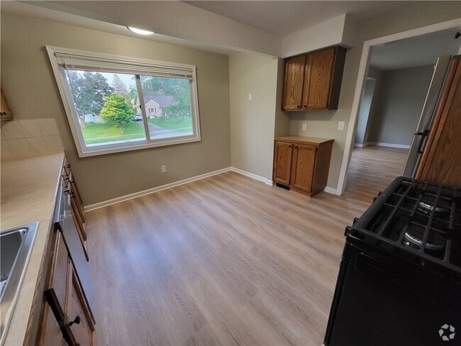 Building Photo - 223 Glenbrook Rd Rental