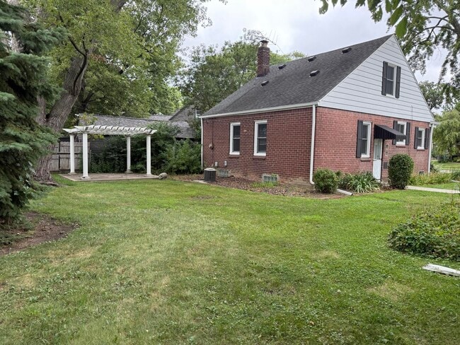 Photo - 1625 W Farnum Ave