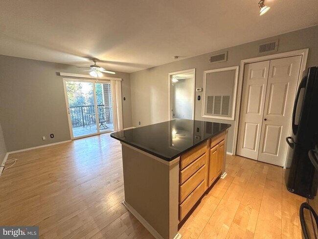 Photo - 3306 Wyndham Cir Unidad 229