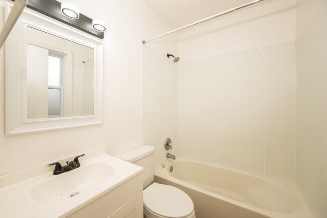 Photo - 4495 W 137th St