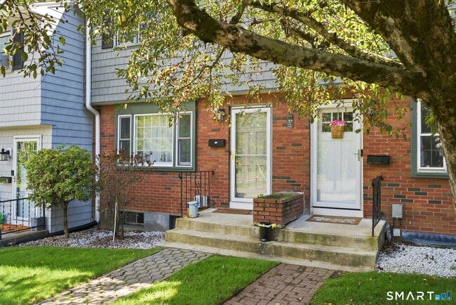 12 Town House Ln Unit 12