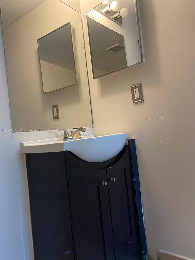 Photo - 1950 W 56th St Unit 101