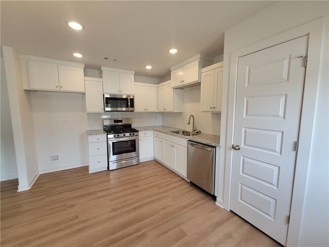 Photo - 555 N Cresswell Dr