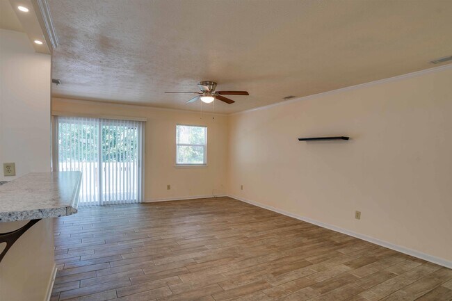 Photo - 266 S Villas Ct