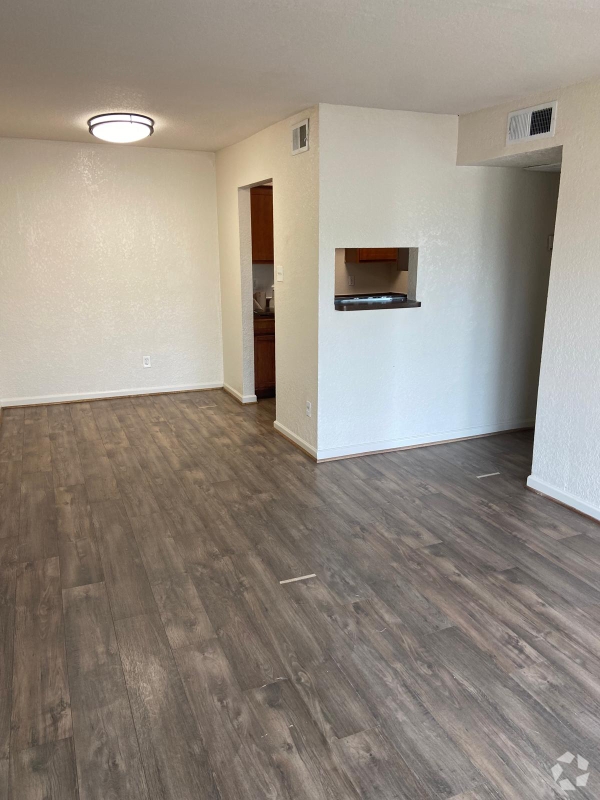 Building Photo - 8100 Creekbend Dr Unit 126 Rental
