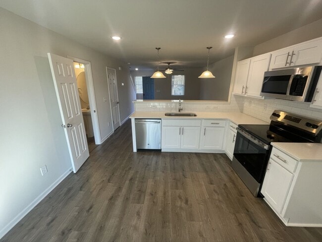 Photo - 1005 Peony Ln