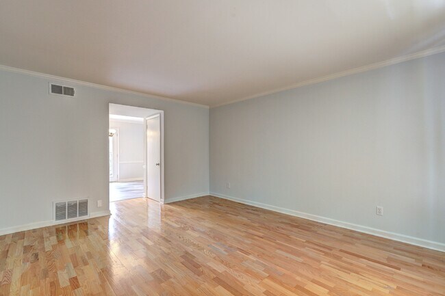 Photo - 6520 Roswell Rd