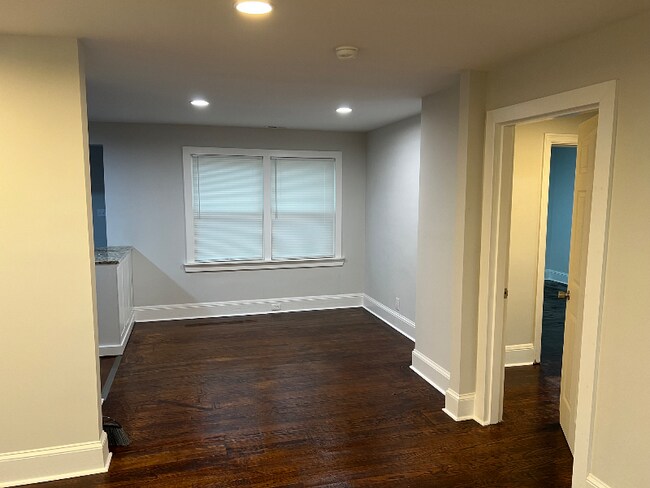 Photo - 810 W Rankin Ave