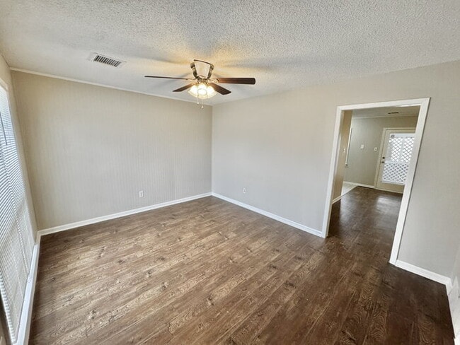 Photo - 6368 Leamont Dr