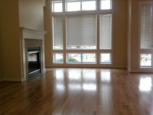 Photo - Beautiful Ravenna Townhouse