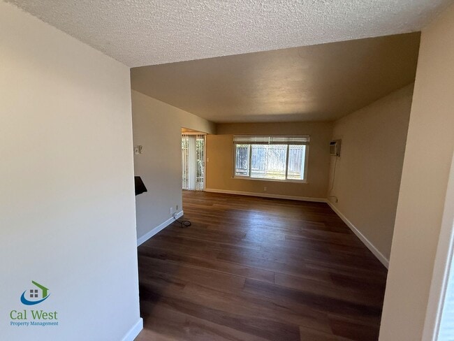 5863/5865 Hillview Ave.
