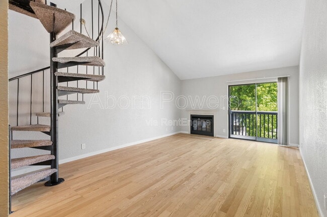 Building Photo - 3180 Country Club Dr Unit Apartment 3b