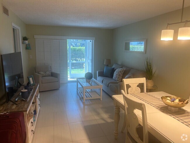 Building Photo - 207 Tropic Isle Dr Rental