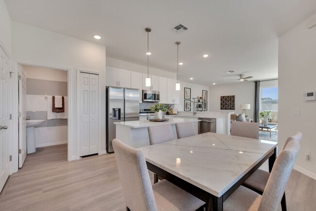 Photo - Valencia Isle