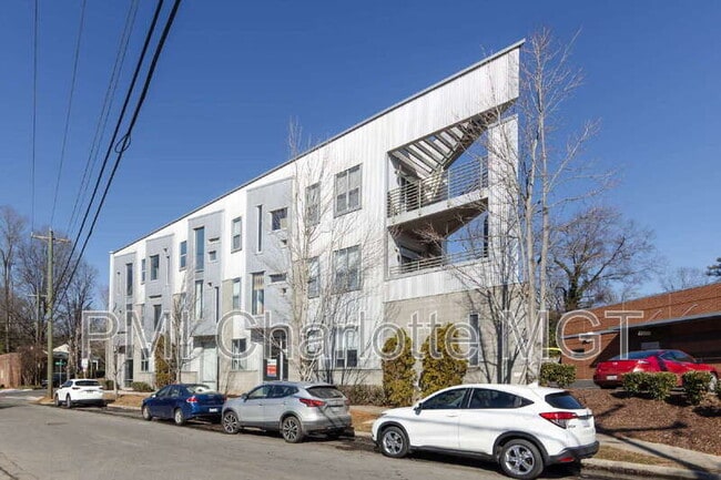 Building Photo - 1600 Fulton Ave Unit # 204