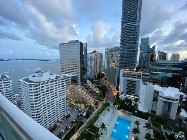 Building Photo - 950 Brickell Bay Dr Unit 2607 Rental