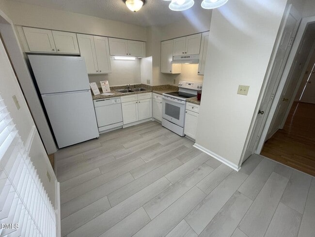 Photo - 212 S Hollybrook Rd
