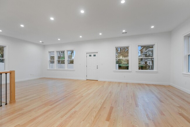 Photo - 14 Newell Rd Unit 14