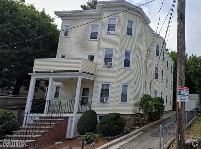 Building Photo - 3 br, 1 bath Triplex - 12 Montcalm Ave 2 Rental