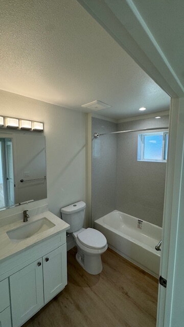 Building Photo - Move-in special: 50% off first month! **Br... Unit E