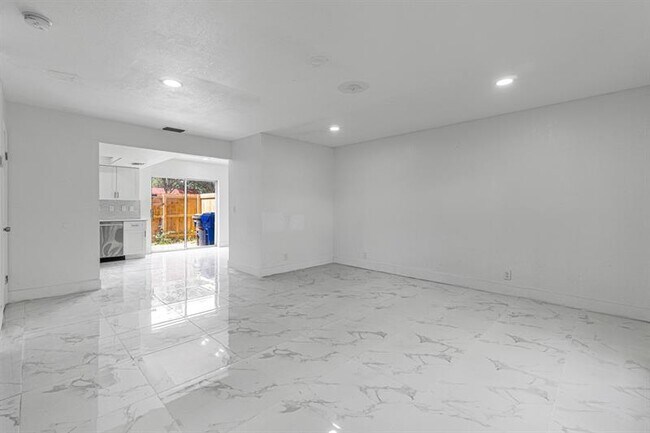 Photo - 7924 Kimberly Blvd