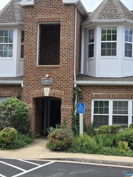 Photo - 1055 Weybridge Ct Unit 204