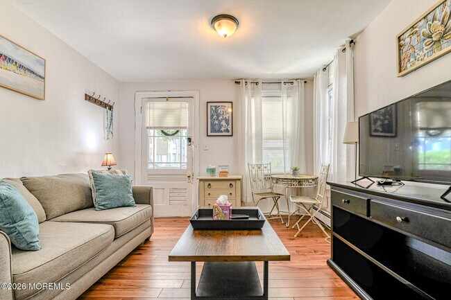 Photo - 19 Webb Ave Unit 1W