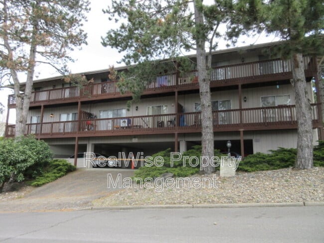 Building Photo - 2022 E 6th St Unit 3