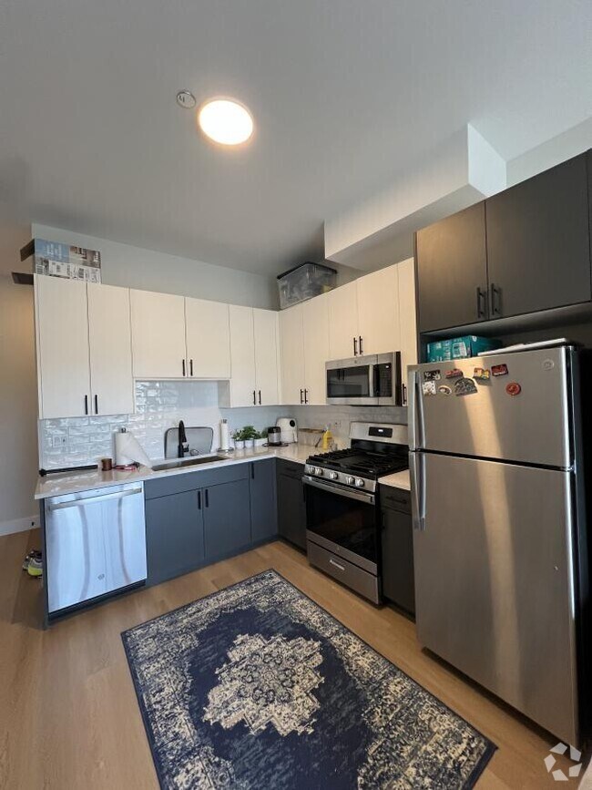 Building Photo - 1 bedroom in Chicago IL 60657 Unit 404 Rental