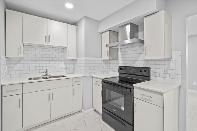 Building Photo - 1803 Oak St Unit 9 Rental