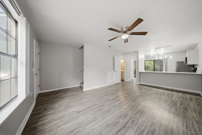 2 Bedroom x 2.5 Bathroom NEWLY RENOVATED Apartment