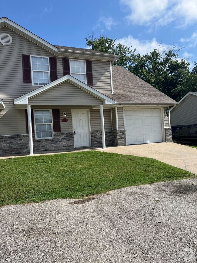 Building Photo - 721 Demaret Dr Unit 721 B Demaret Rental