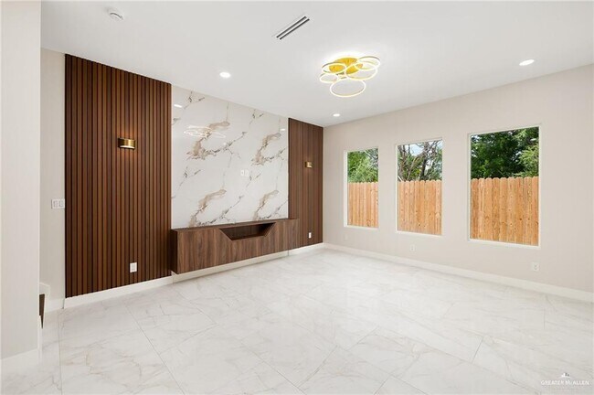 Photo - 16 Solar E Dr