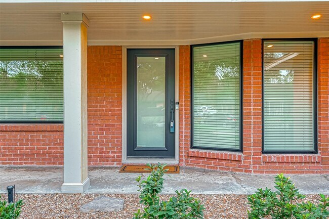 Photo - 6414 Pineshade Ln
