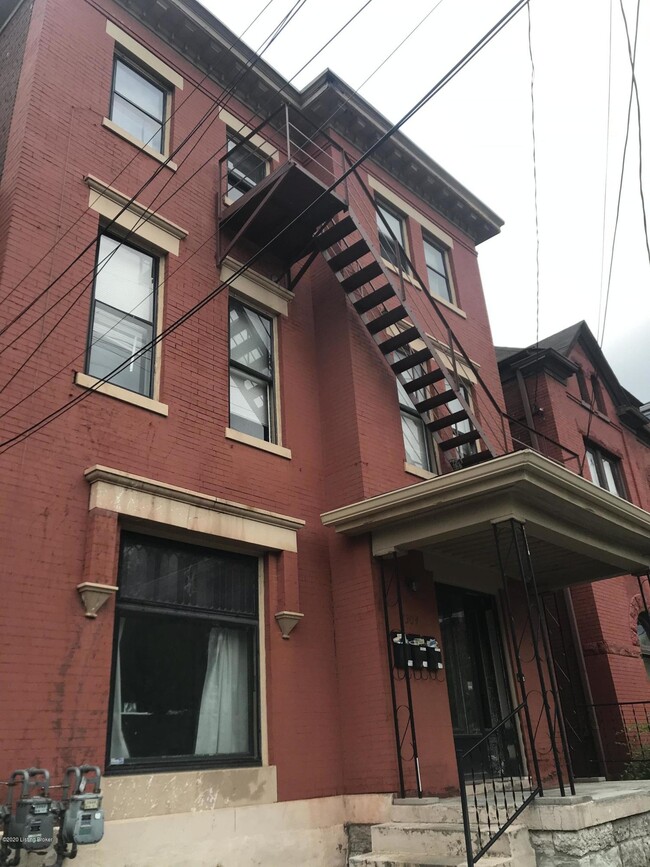 Building Photo - 1304 S Brook St Unit 2