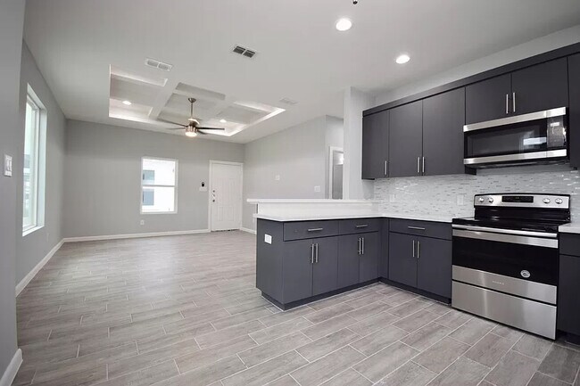 Photo - 1412 N Iris St Unit 2