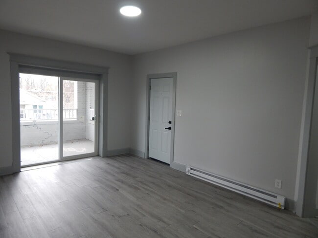 Photo - 303 Stone St