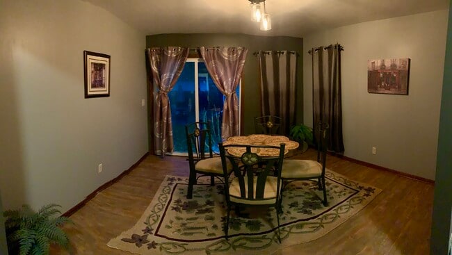 Comedor - 4542 Zane Ave N