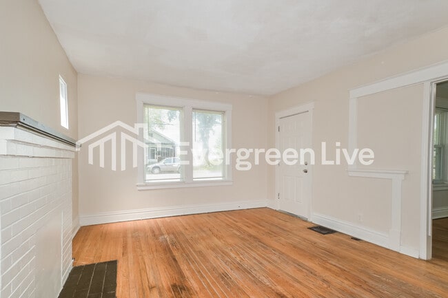 Photo - 9104 Delphine Ave