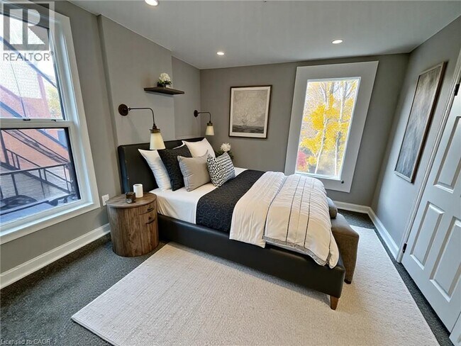 Photo - 201 James St S Unité 201