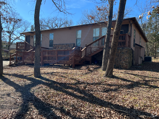 Building Photo - 1217 Oak Dr Unit 102 Rental