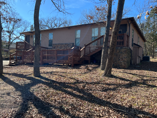 Building Photo - 1217 Oak Dr Rental