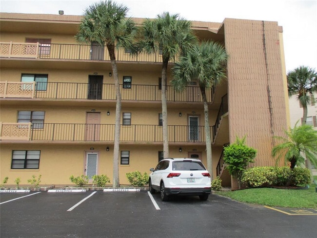 Building Photo - 9370 SW 8th St Unit 312