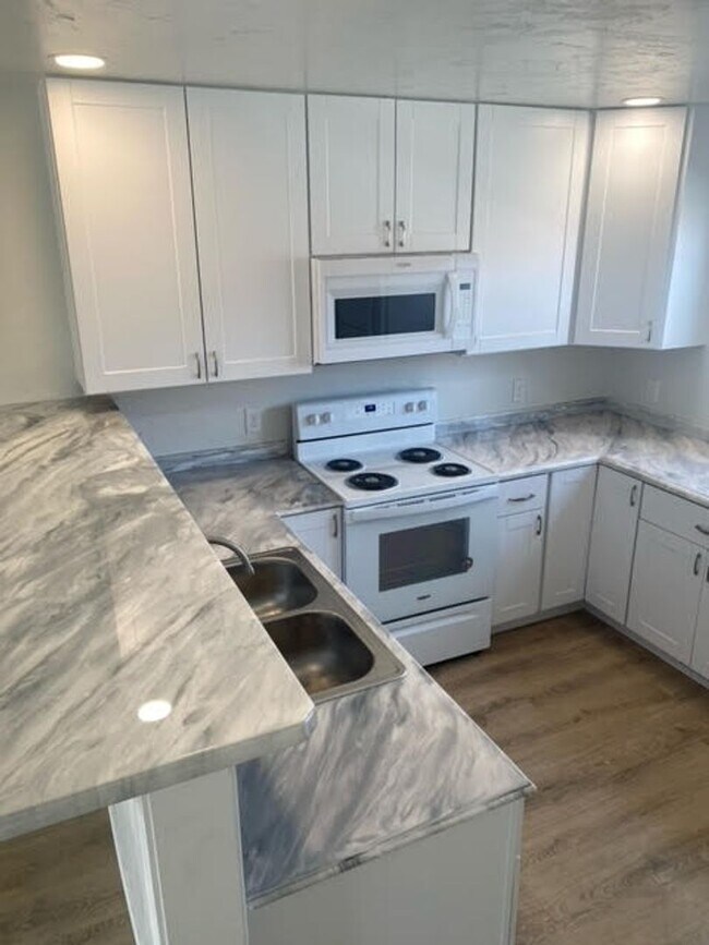 Photo - 801 E Main St Unit B