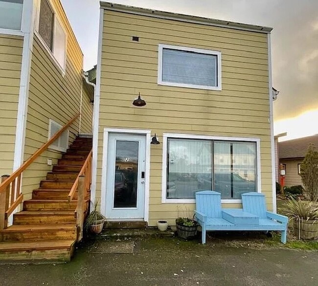 Building Photo - Spacious 2 Bedroom / 2 Bathroom Apartment in the Heart of Ocean Park – Available Now!